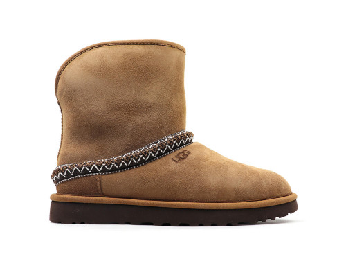 UGG Classic Short Crescent Chestnut