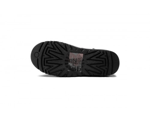 UGG Classic Short Luxury Black